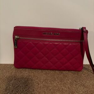 Michael Kors Wristlet Large Quilted Dark Pink Leather Zip “Sophie” AV-1405